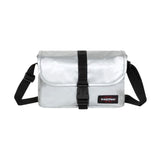 POUCH BAG SPACE SILVER - Sac à bandoulière Argent  ACCESSOIRES EASTPAK