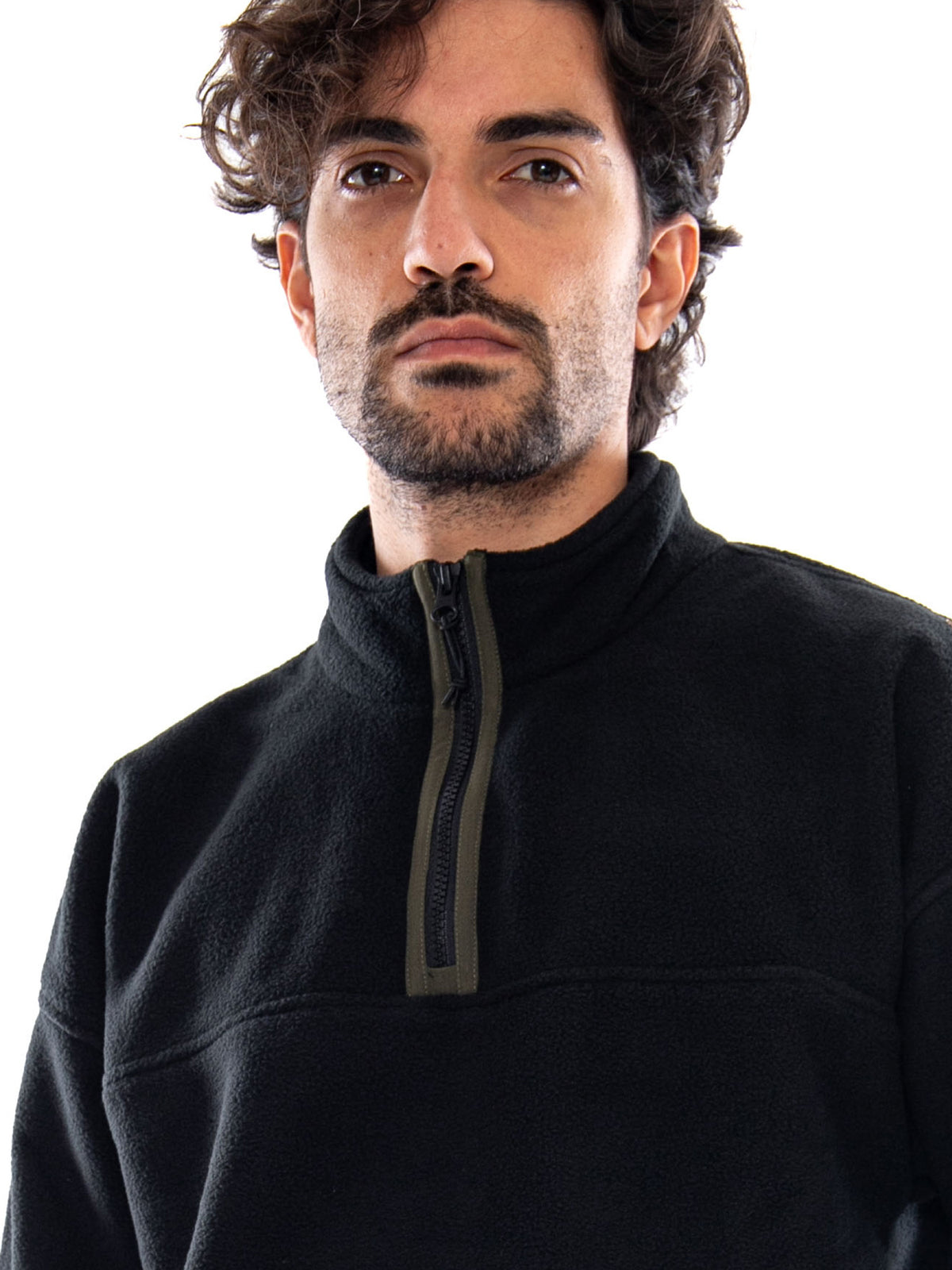 REDWOOD QUARTER ZIP JET BLACK - Felpa con Collo Medio e Zip Corta Uomo Nera 0084M 0000 LEVIS 