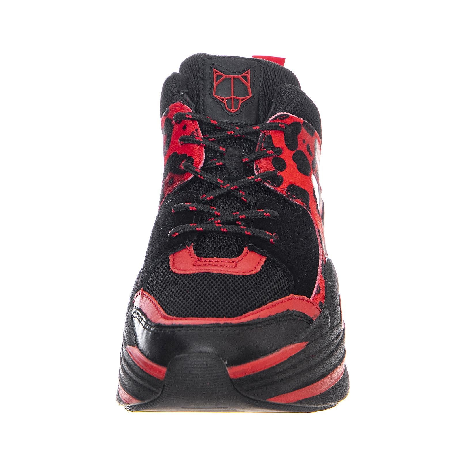  NWSTRACK-REDRED  NAKED WOLFE 