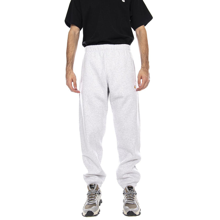 Chase Sweat Pant Ash Heather / Gold - Pantaloni in Felpa Uomo Grigi I033667.00JXX  CARHARTT WIP 